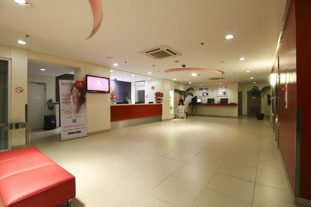 Red Planet Makati Avenue Manila Hotel Makati City Exterior foto