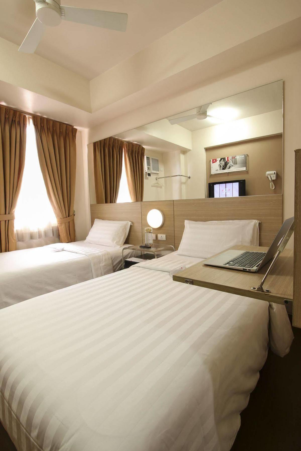 Red Planet Makati Avenue Manila Hotel Makati City Exterior foto